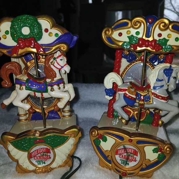 Mr.Christmas Vintage Festive Carousel Holiday Decor Set